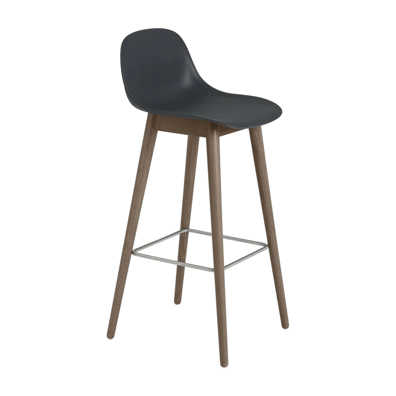 Chaise de bar 75 cm noire piétement en chêne marron Fiber - Muuto