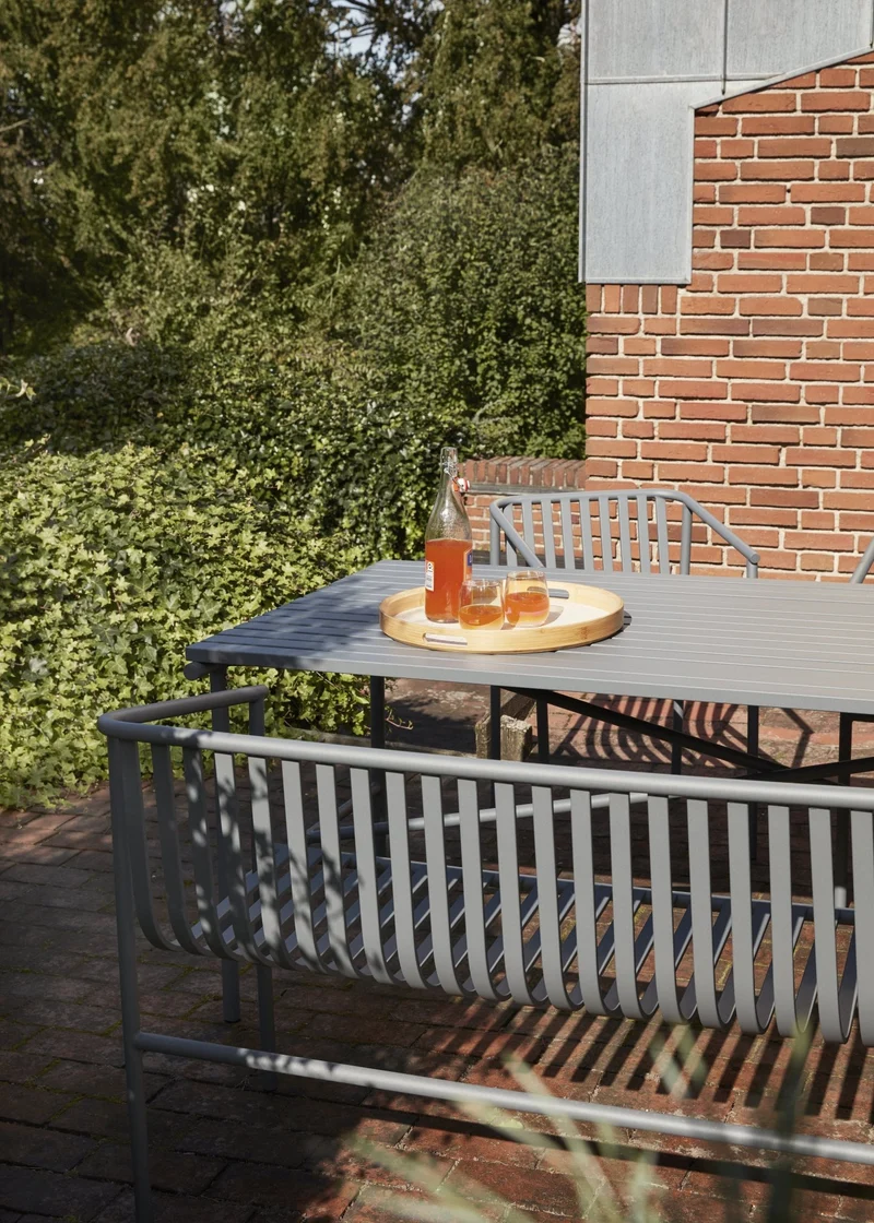 Table à manger de jardin rectangulaire en métal noire - Hübsch