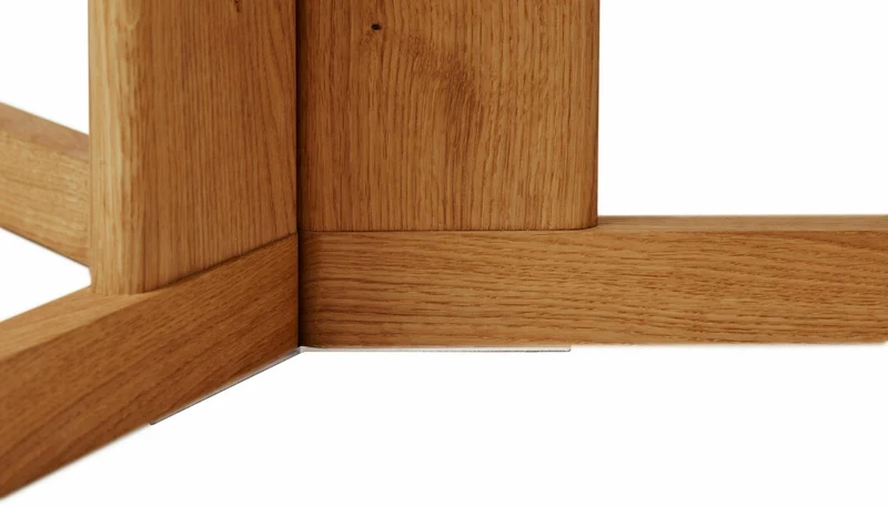 Table ronde en chêne naturel 75 cm Trefoil - Form & Refine