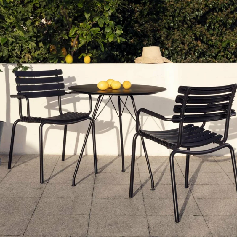 Table de jardin en acier CIRCUM - Houe