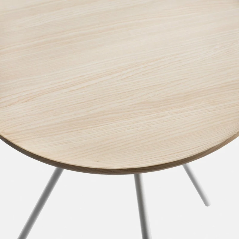 Table d'appoint en frêne et piètement blanc 51 cm Key - Hem