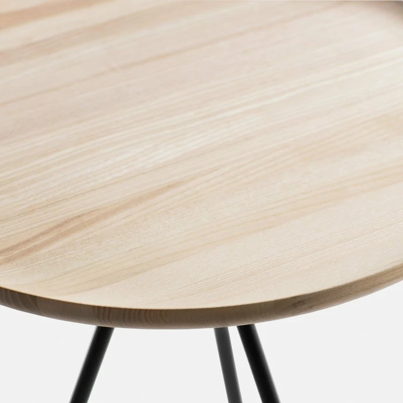 Table d'appoint en frêne et piètement noir 51 cm Key - Hem