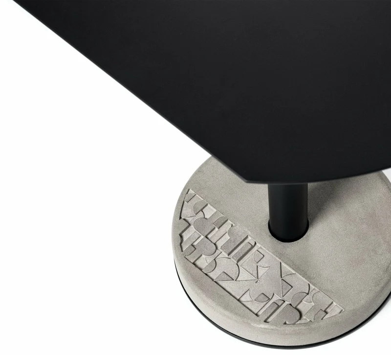 Table de bistro tronquée noire Donut - Lyon Béton