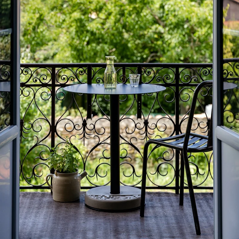 Table de bistro tronquée noire Donut - Lyon Béton