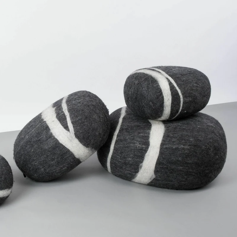 Pouf en laine anthracite marbré S Hugo - myfelt