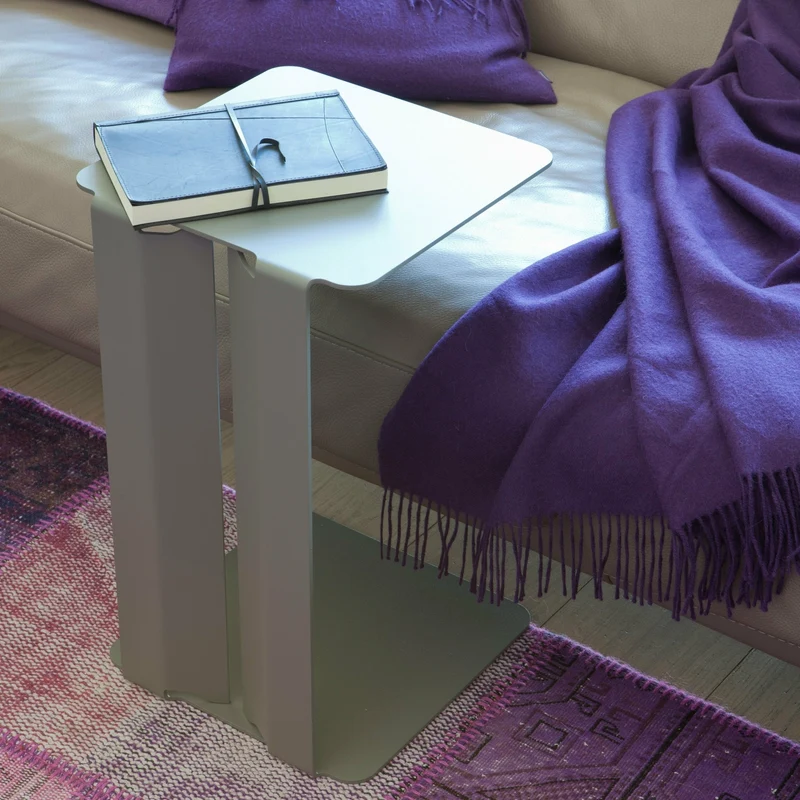 Table d'appoint en acier crème Leste - Matière Grise