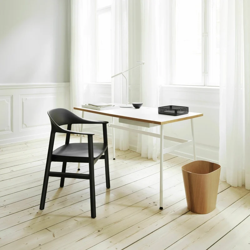 Chaise avec accoudoirs en chêne noir et polypropylène noir Herit noir - Normann Copenhagen