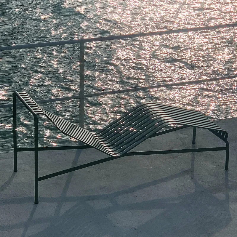 Chaise longue en métal anthracite Palissade - HAY