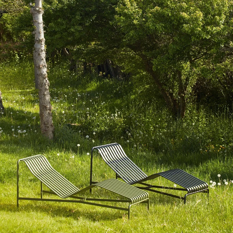 Chaise longue en métal olive Palissade - HAY