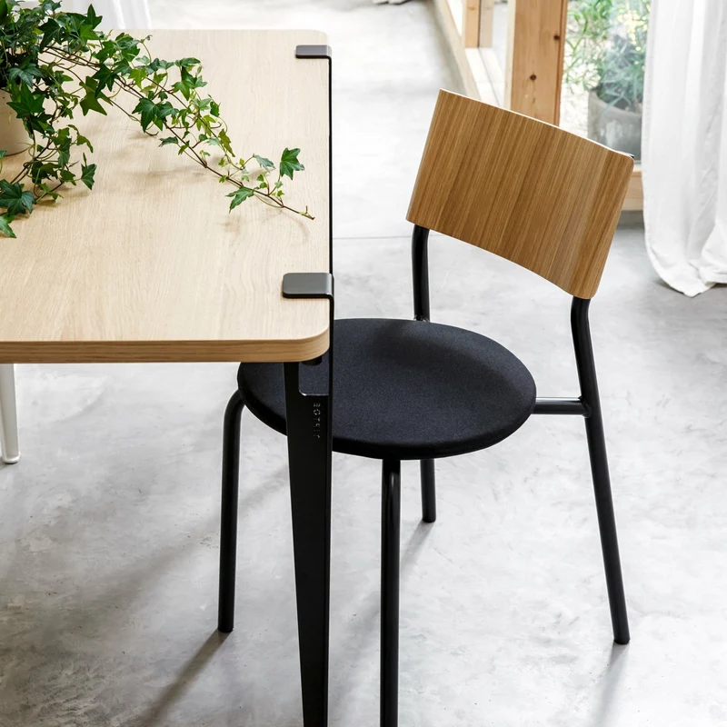 Chaise en bois chêne et en tissu recyclé noir graphite SSD Soft - TipToe