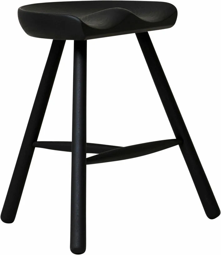 Tabouret en hêtre noir 49 cm Shoemaker - Form & Refine