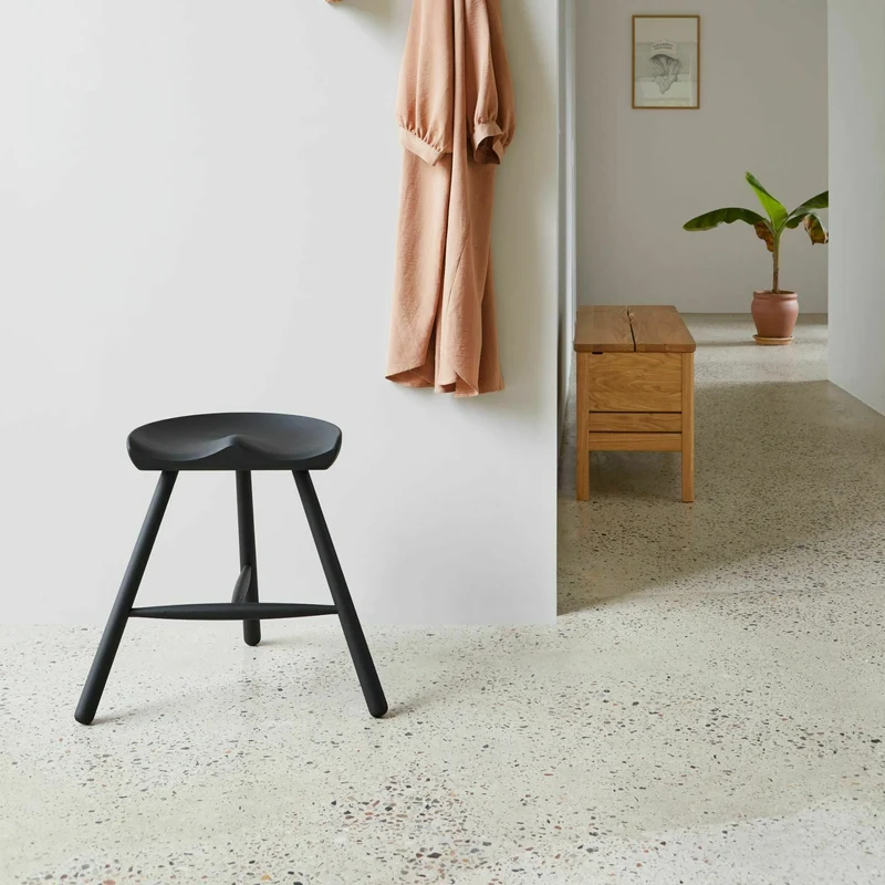 Tabouret en chêne blanc huilé 49 cm Shoemaker - Form & Refine