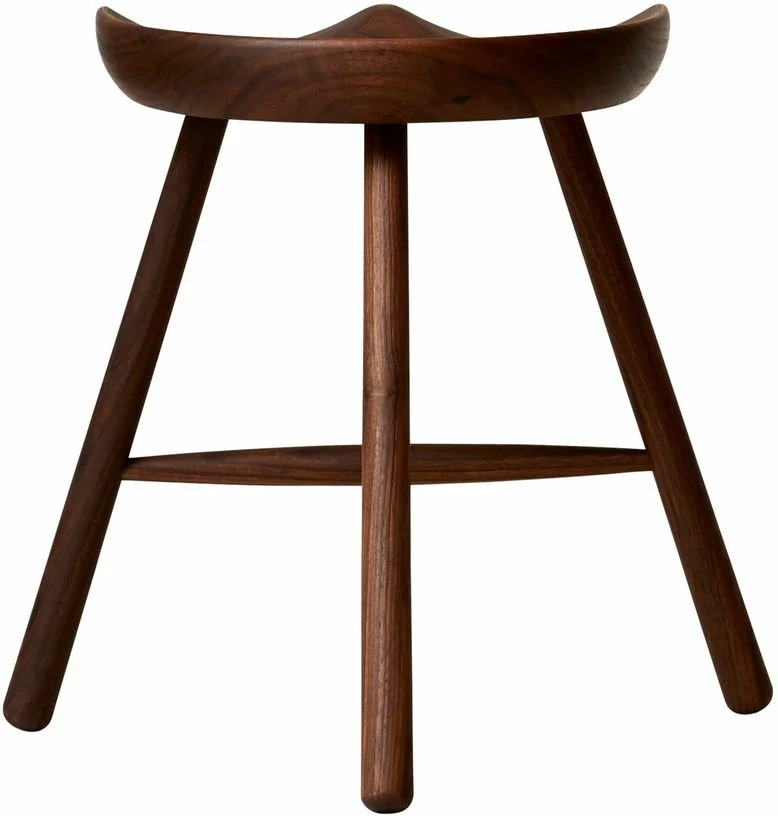 Tabouret en chêne foncé 49 cm Shoemaker - Form & Refine