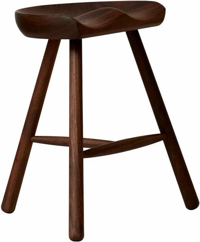 Tabouret en chêne foncé 49 cm Shoemaker - Form & Refine