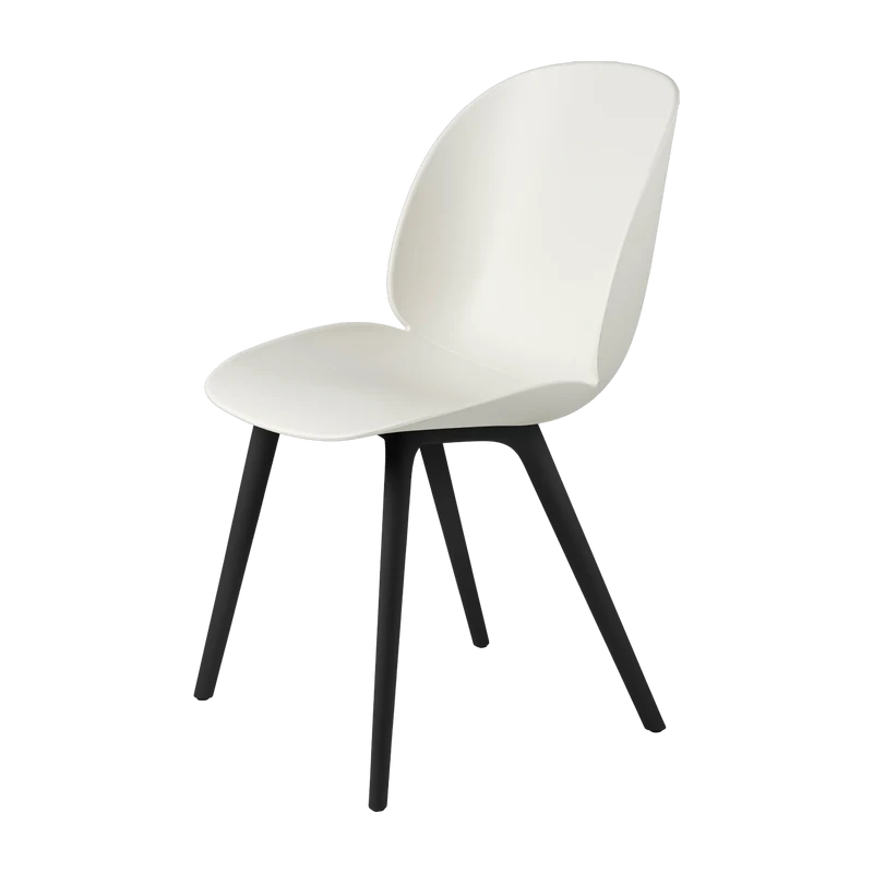 Chaise en plastique blanc et base noire Beetle - Gubi