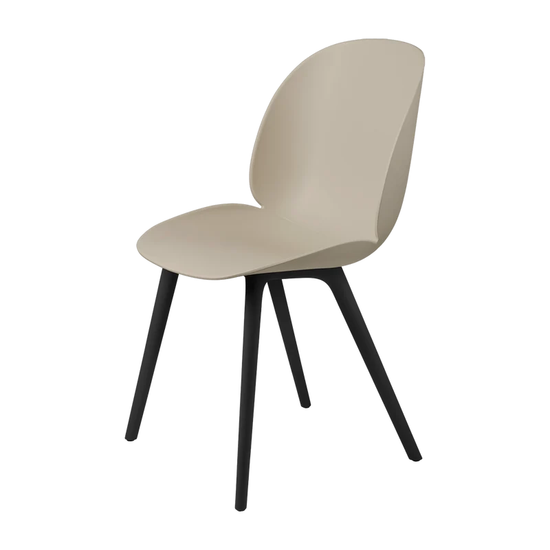 Chaise en plastique beige et base noire Beetle - Gubi