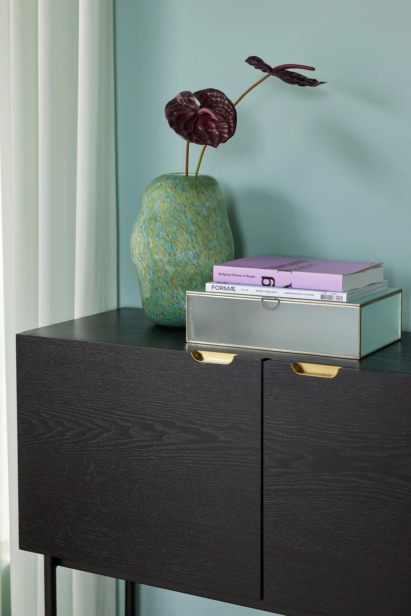 Console en bois de frêne noir et laiton - Hübsch