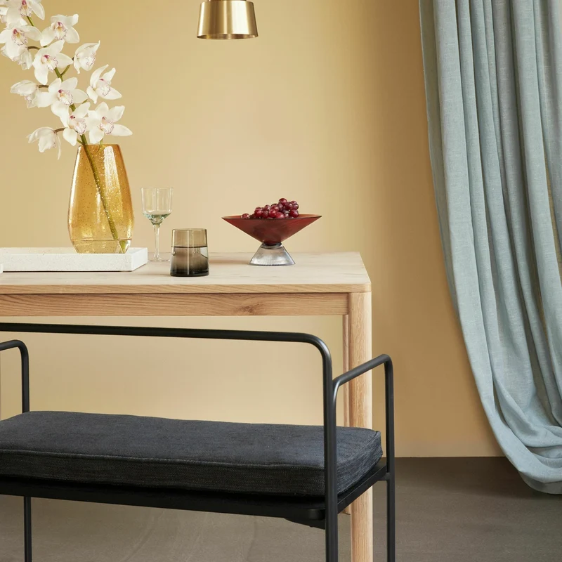 Banc en tissu noir et métal - Hübsch