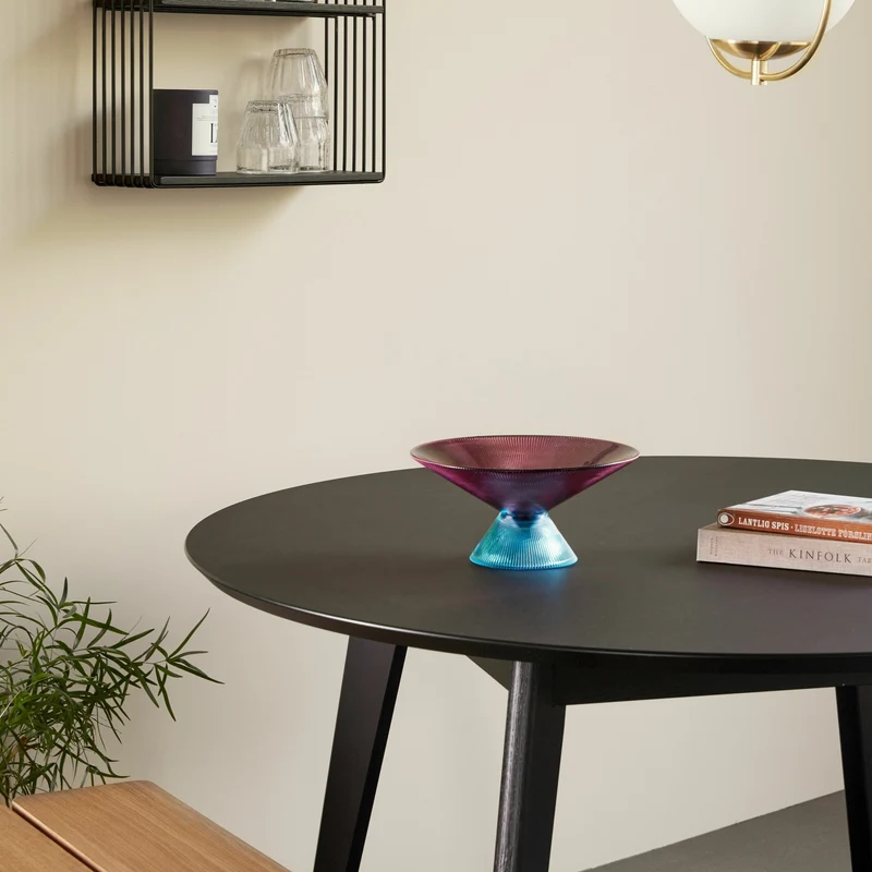 Table à manger ronde 120 cm en bois noir - Hübsch