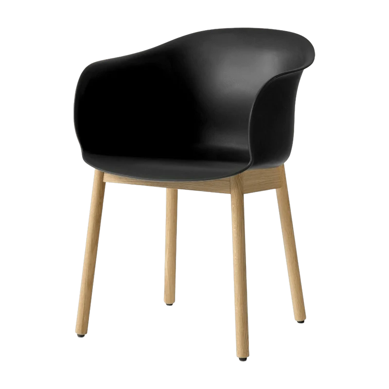 Chaise noire piétement en bois de chêne JH30 - &tradition