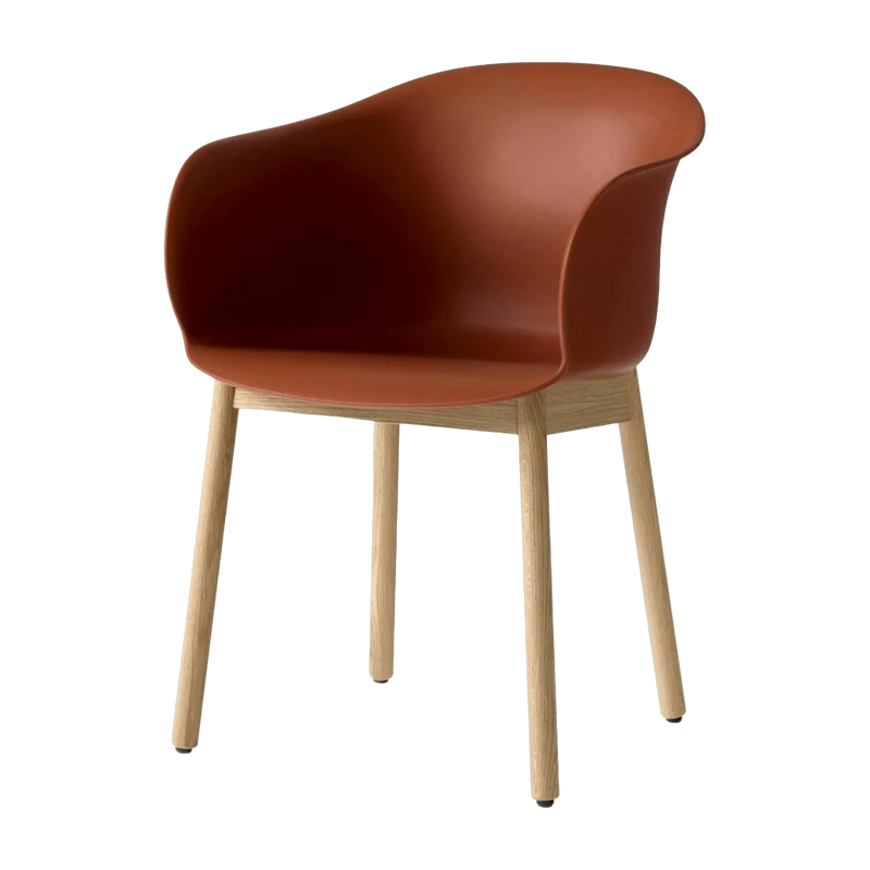 Chaise marron piétement en bois de chêne JH30 - &tradition