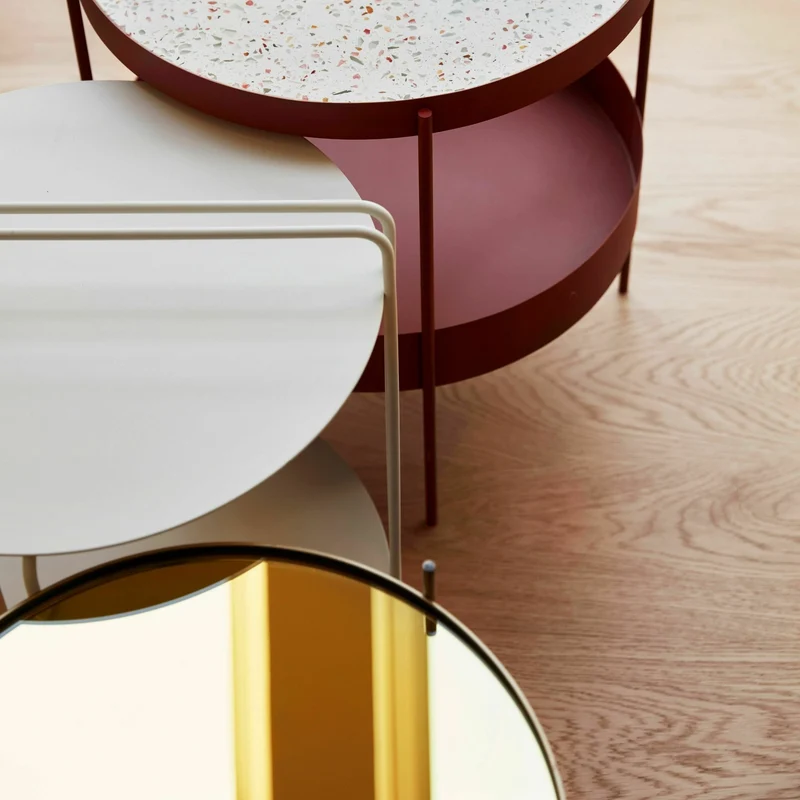 Table ronde en métal gris clair - Hübsch