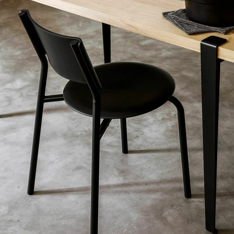 Chaise en plastique recyclé noire SSDr - TIPTOE