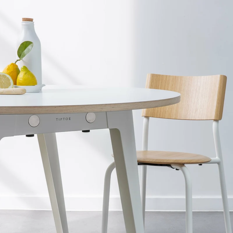 Table à manger ronde 110 cm en bois éco-certifié blanc et pieds blanc nuage NEW MODERN - Tiptoe