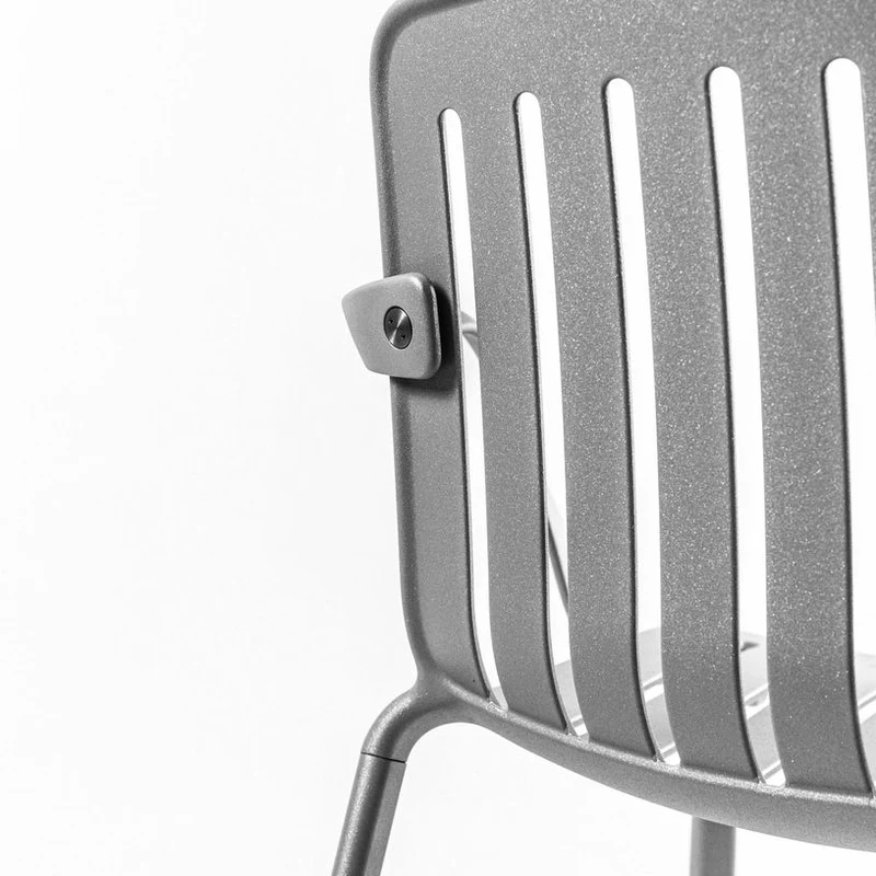 Chaise avec accoudoirs en aluminium rouge Plato - Magis
