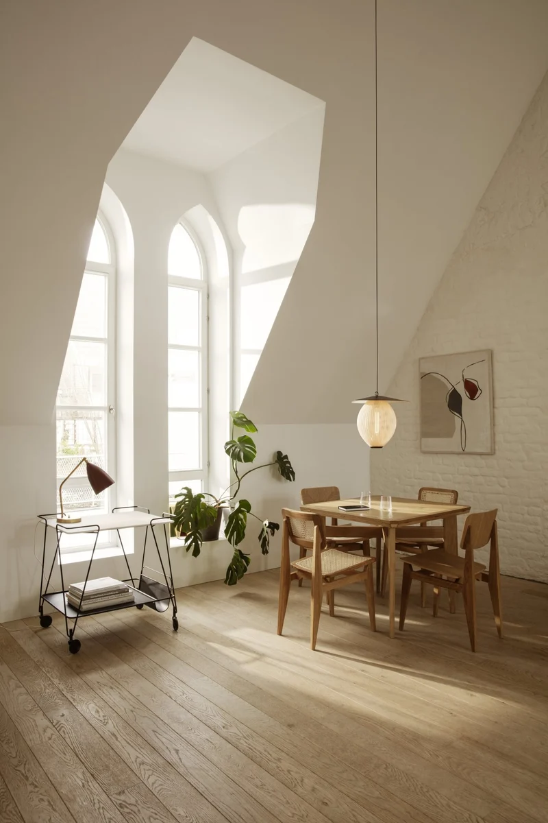 Chaise en cannage et bois de chêne naturel C-Chair - Gubi
