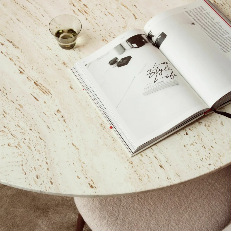 Table basse ronde en pierre blanche 110 cm Epic - Gubi