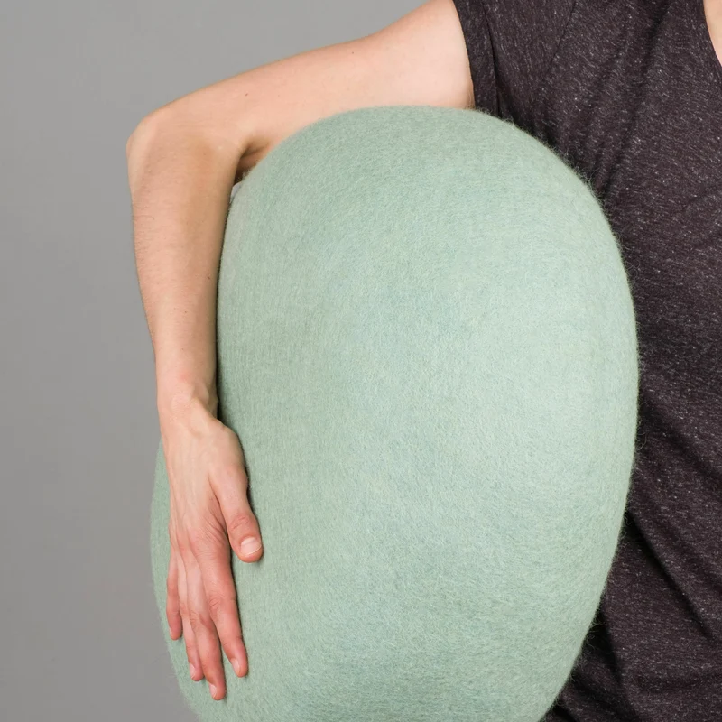 2 Poufs en laine corail et turquoise-gris Felix et Fine - myfelt