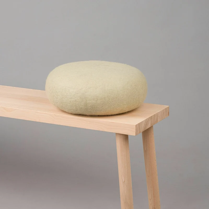 2 Poufs en laine vert-beige et saumon Lutz et Lea - myfelt
