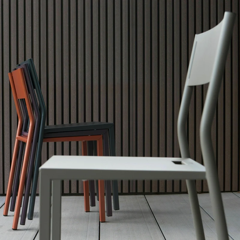 Chaise en acier safran Take - Matière Grise
