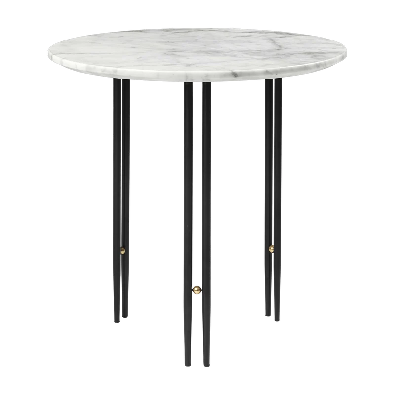 Table d'appoint ronde en marbre blanc et base en laiton noire 50 cm IOI - Gubi