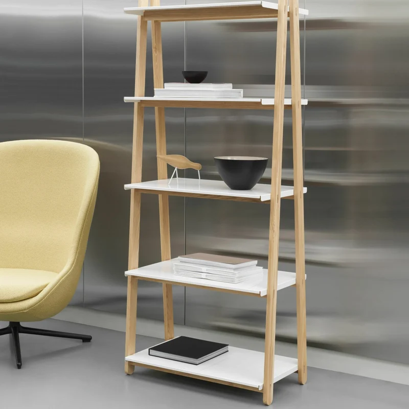 Grande bibliothèque en frêne et acier blanc One Step Up blanc - Normann Copenhagen