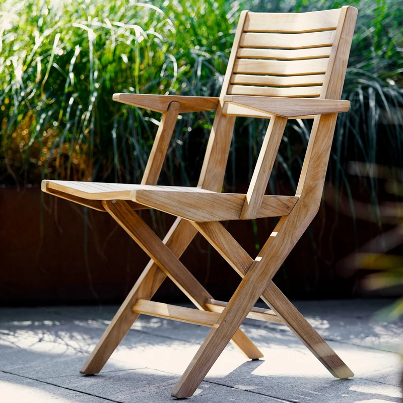 Chaise de jardin avec accoudoirs pliable en teck Flip - Cane-Line