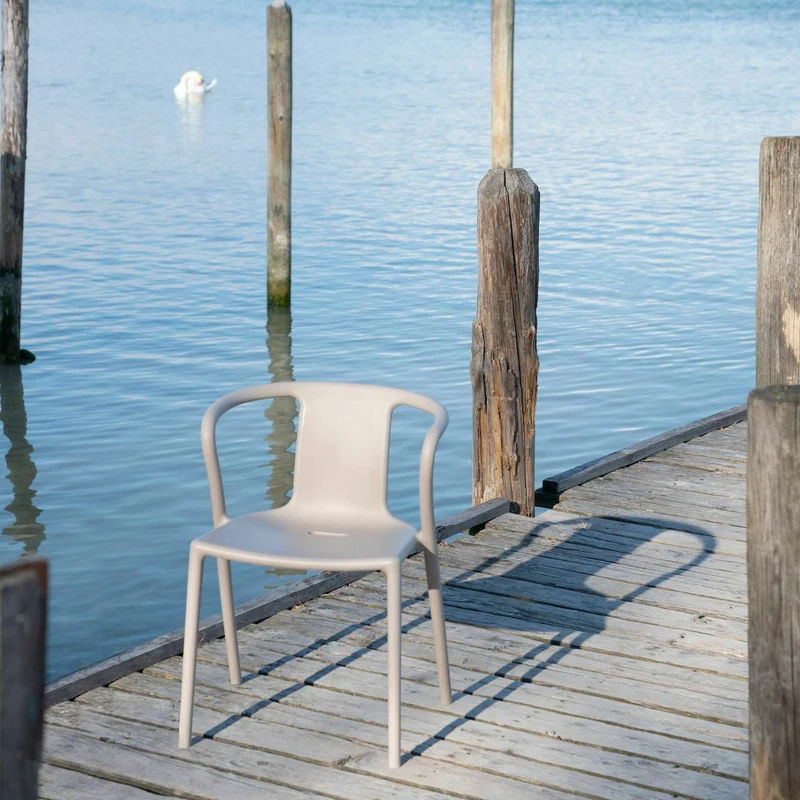Chaise avec accoudoirs en polypropylène beige Air - Magis