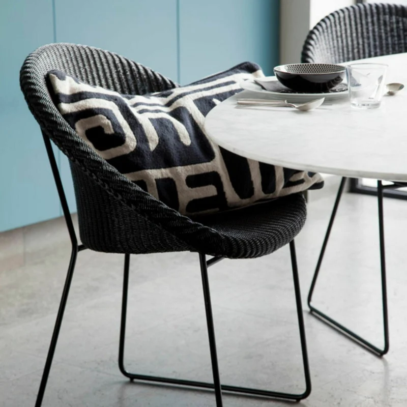 Chaise avec accoudoirs ronde en osier noir Joe - Vincent Sheppard