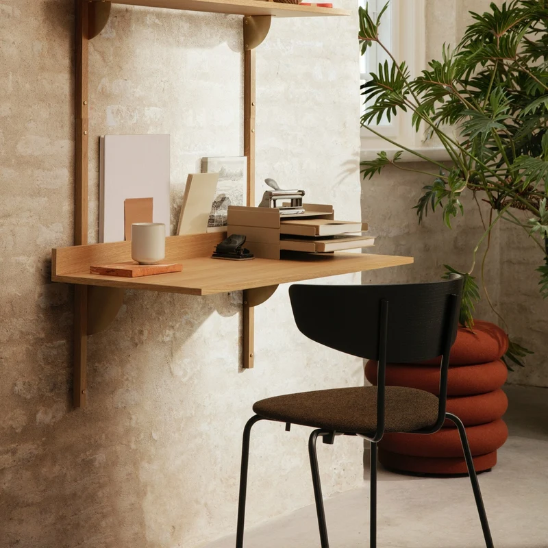 Chaise empilable bois et métal Noyer Herman - Ferm Living
