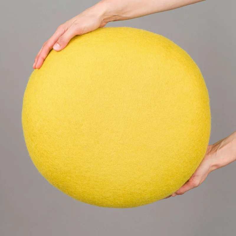2 Poufs en laine vert-jaune et anthracite Kata et Kuno - myfelt