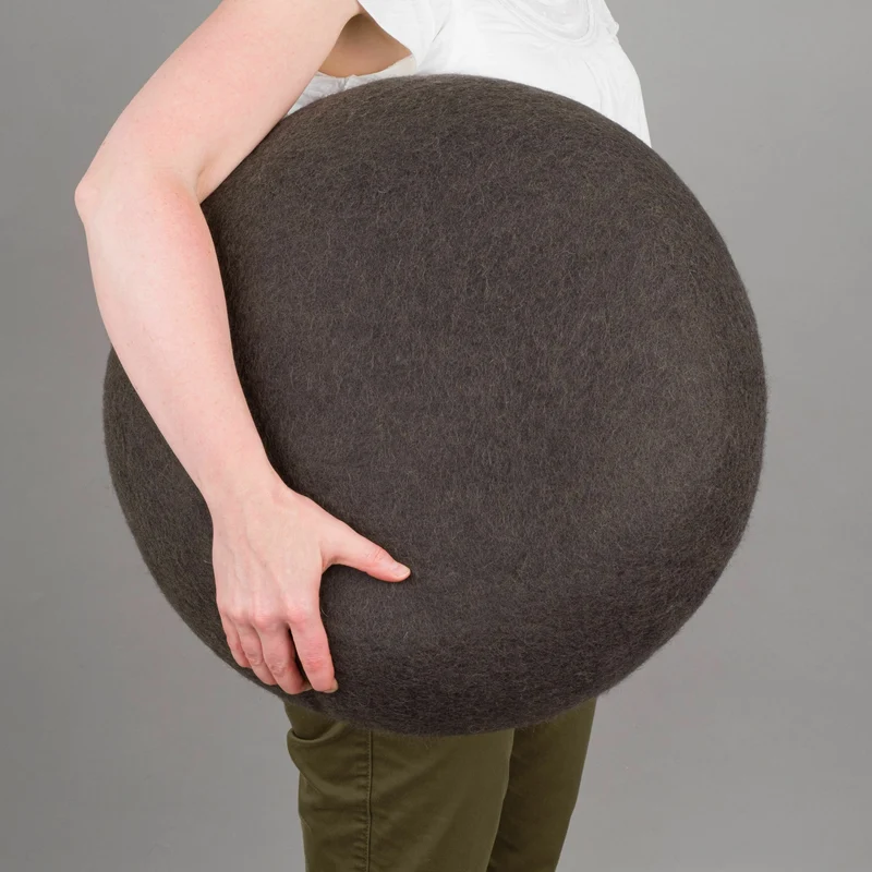 2 Poufs en laine vert-jaune et anthracite Kata et Kuno - myfelt
