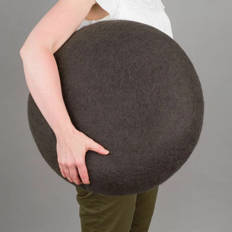 Pouf rond en laine anthracite M Kuno - myfelt