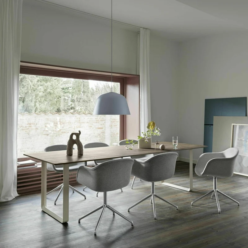 Table en chêne massif fumé et aluminium sable 255 x 108 cm 70/70 - Muuto