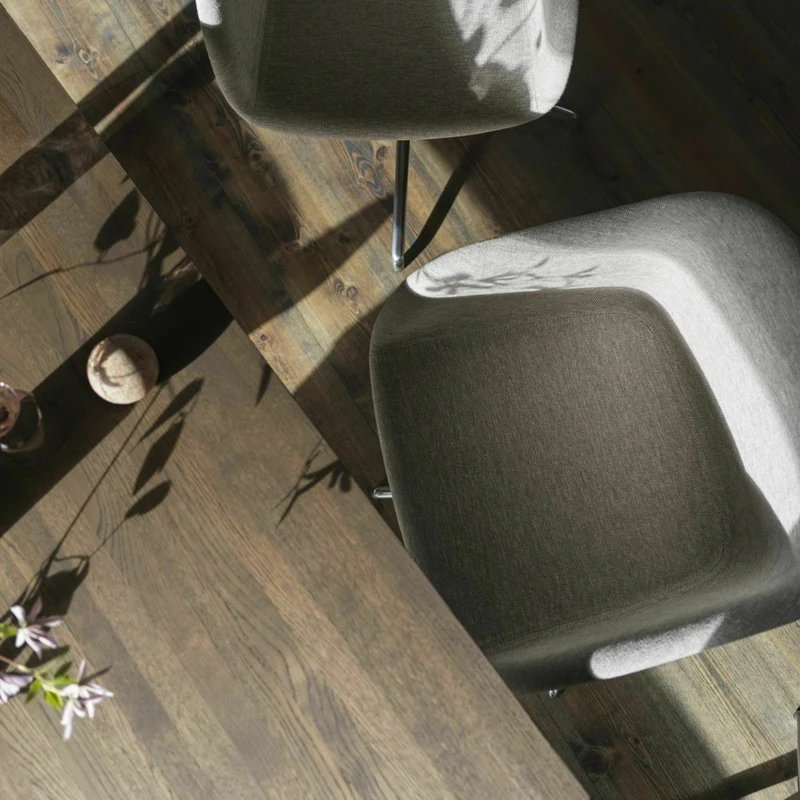 Table en chêne massif fumé et aluminium gris 295 x 108 cm 70/70 - Muuto
