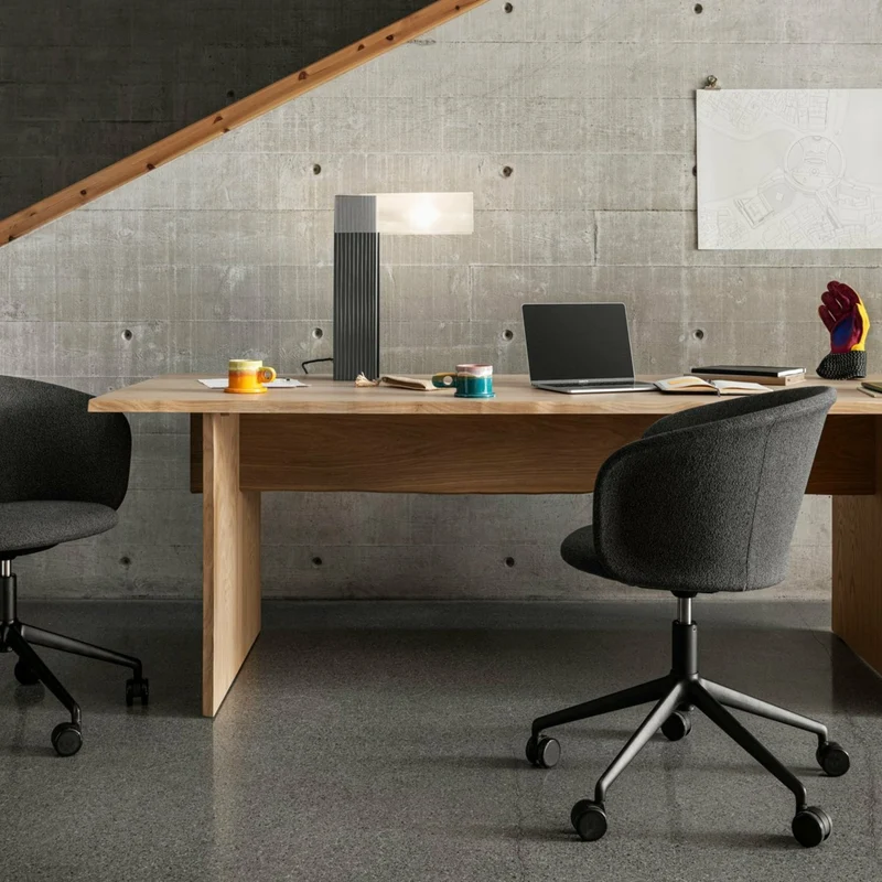 Fauteuil de bureau en cuir noir et piètement noir à roulettes Kendo - Hem