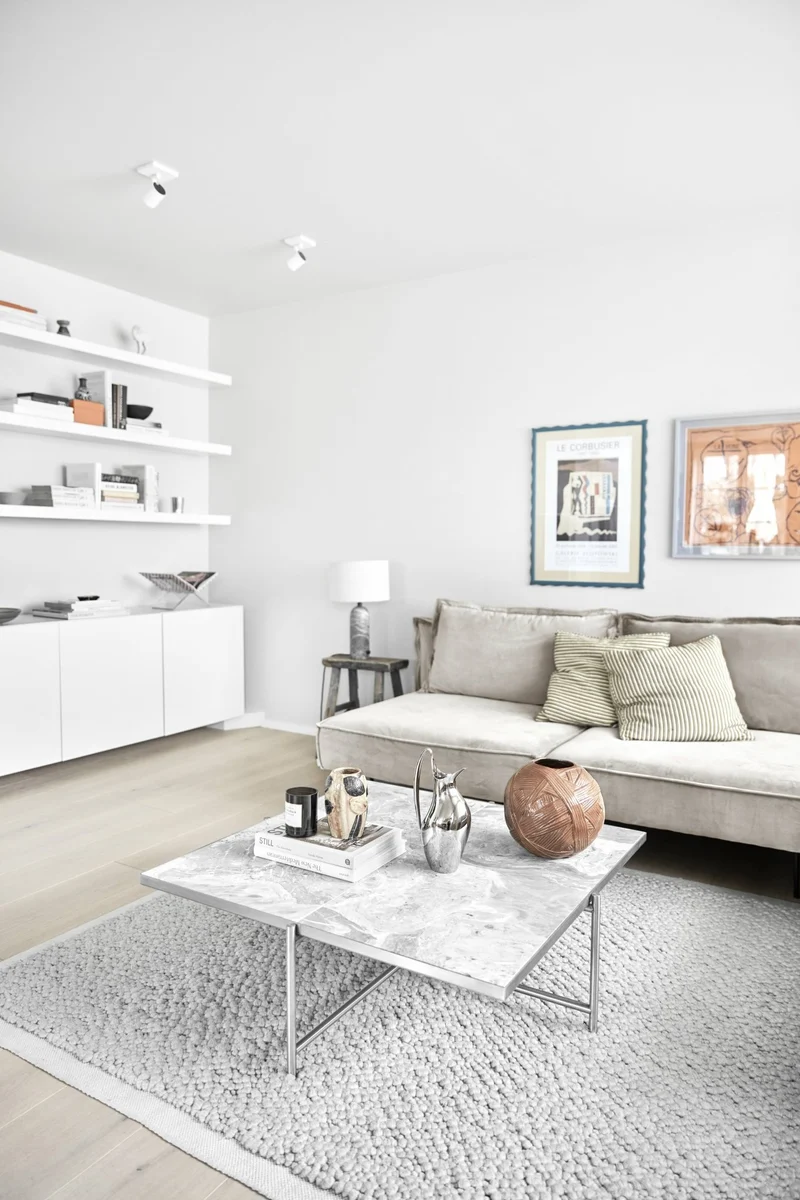 Table basse en marbre blanc et piètements en acier inoxydable Coffee 90 - Handvärk