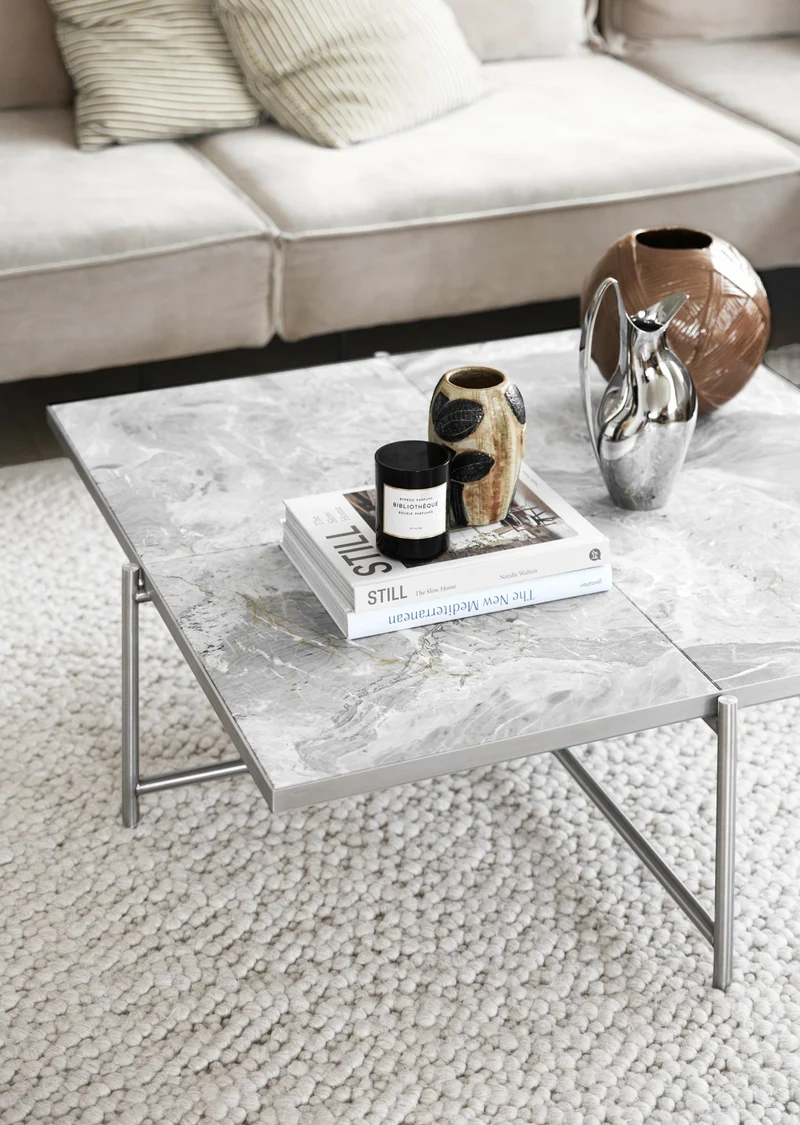Table basse en marbre blanc et piètements en acier inoxydable Coffee 90 - Handvärk