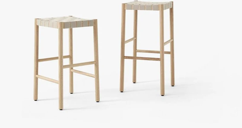 Tabouret de bar beige et piètement noir Betty TK7 - &tradition