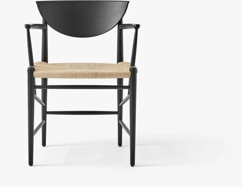 Chaise avec accoudoirs en bois noir HM4 Drawn - &tradition
